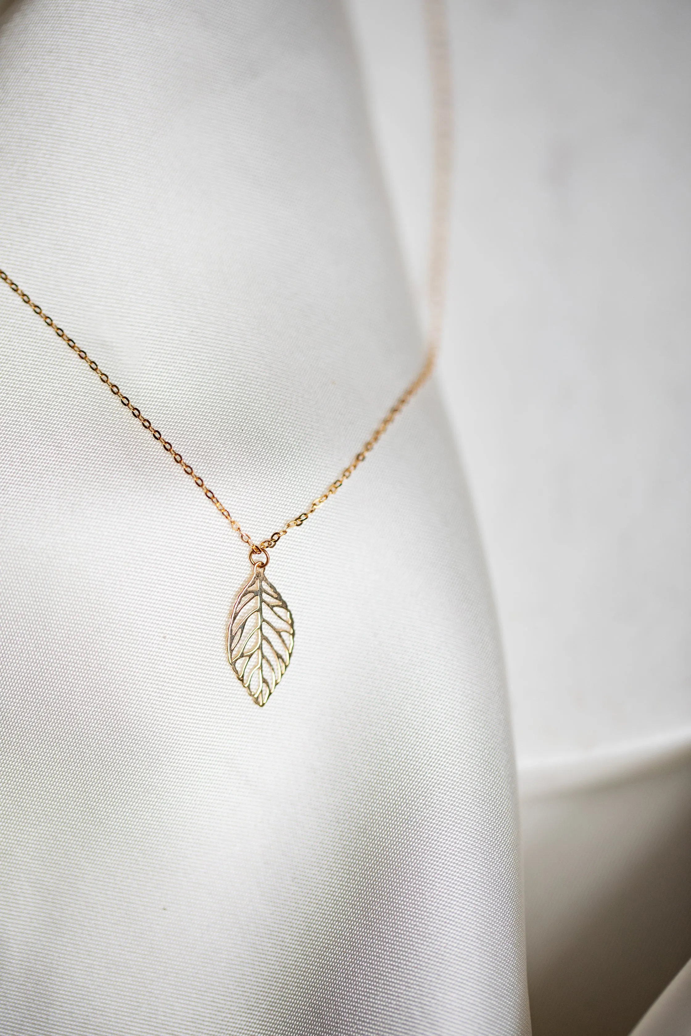 9kt Gold Leaf Pendant Necklace