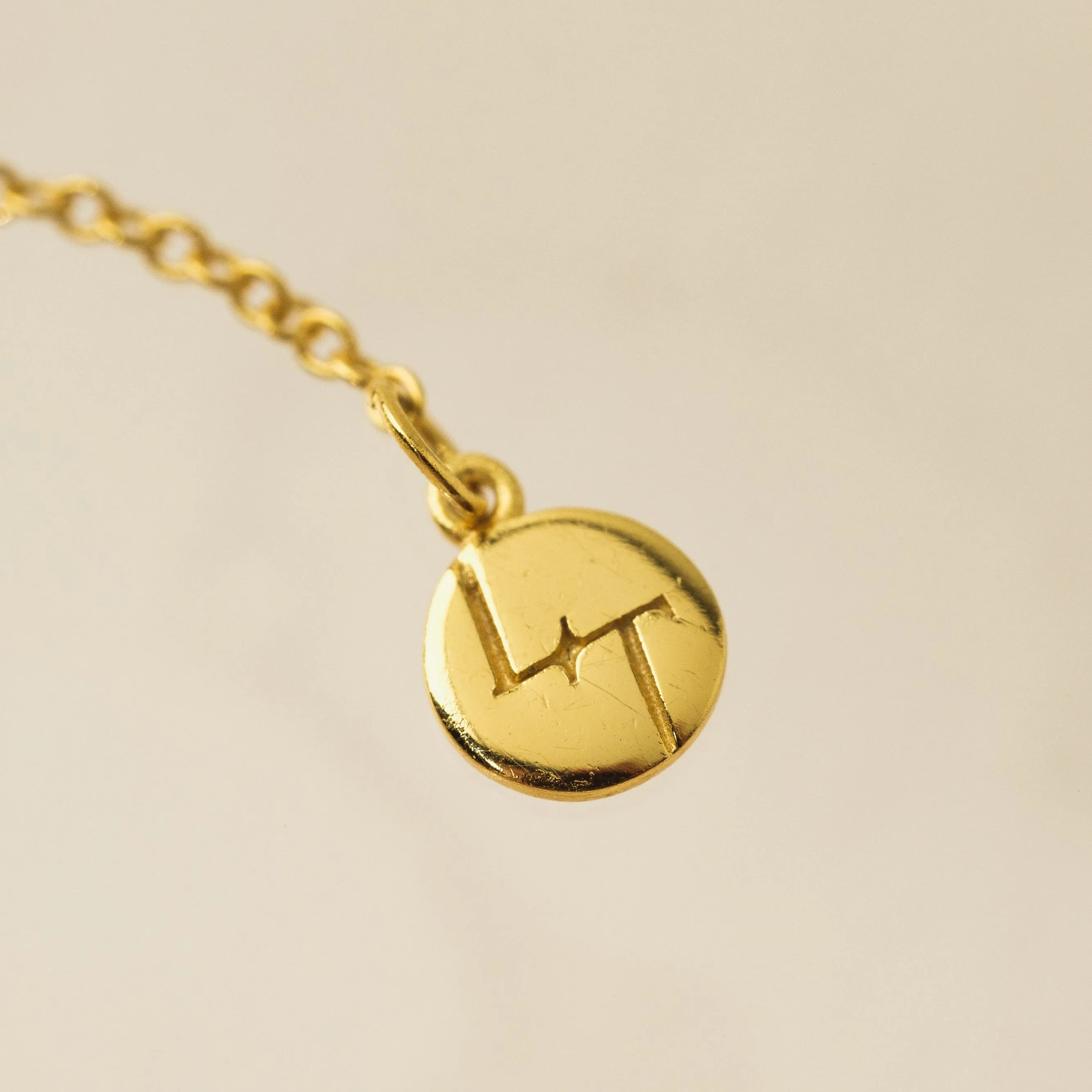 August Birthstone Fluted Necklace