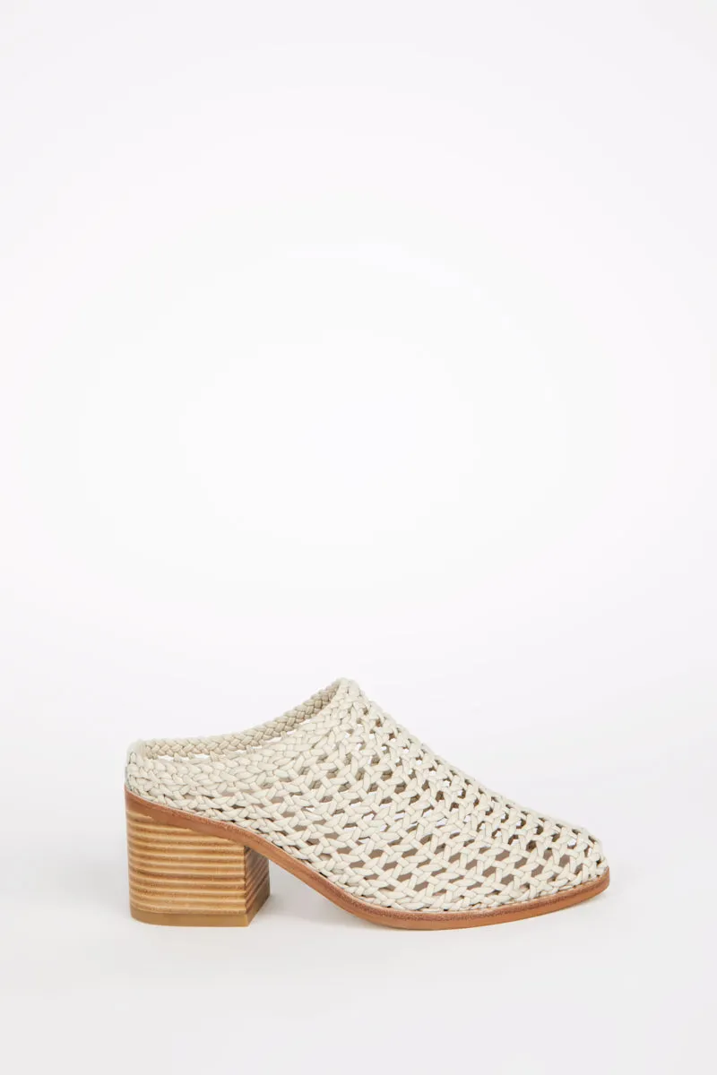 CAPS HEELED MULE