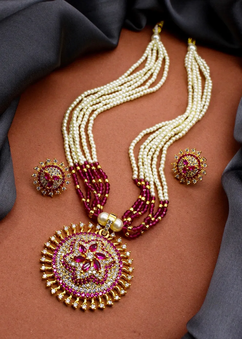 CIRCLE DESIGNER NECKLACE