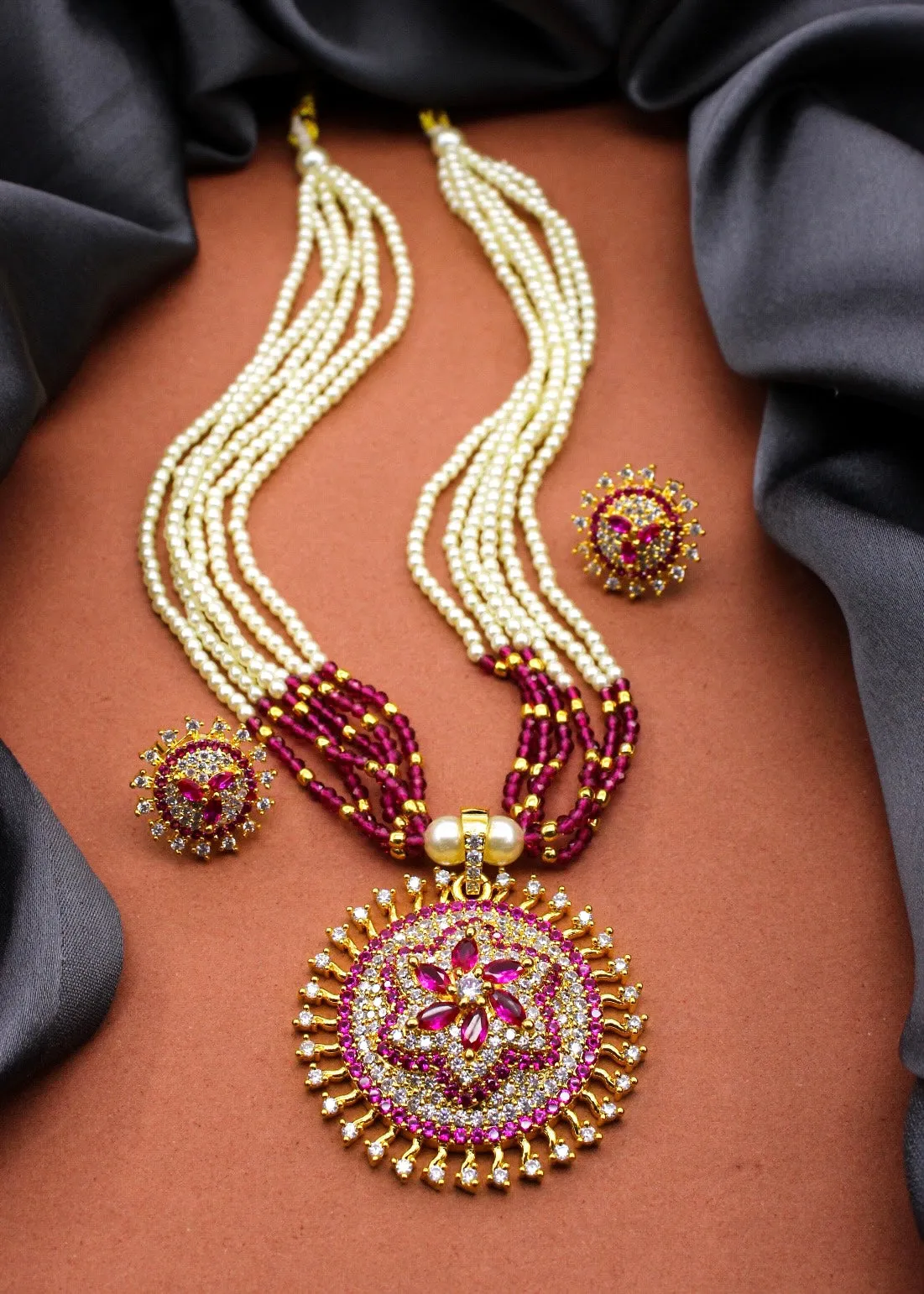 CIRCLE DESIGNER NECKLACE