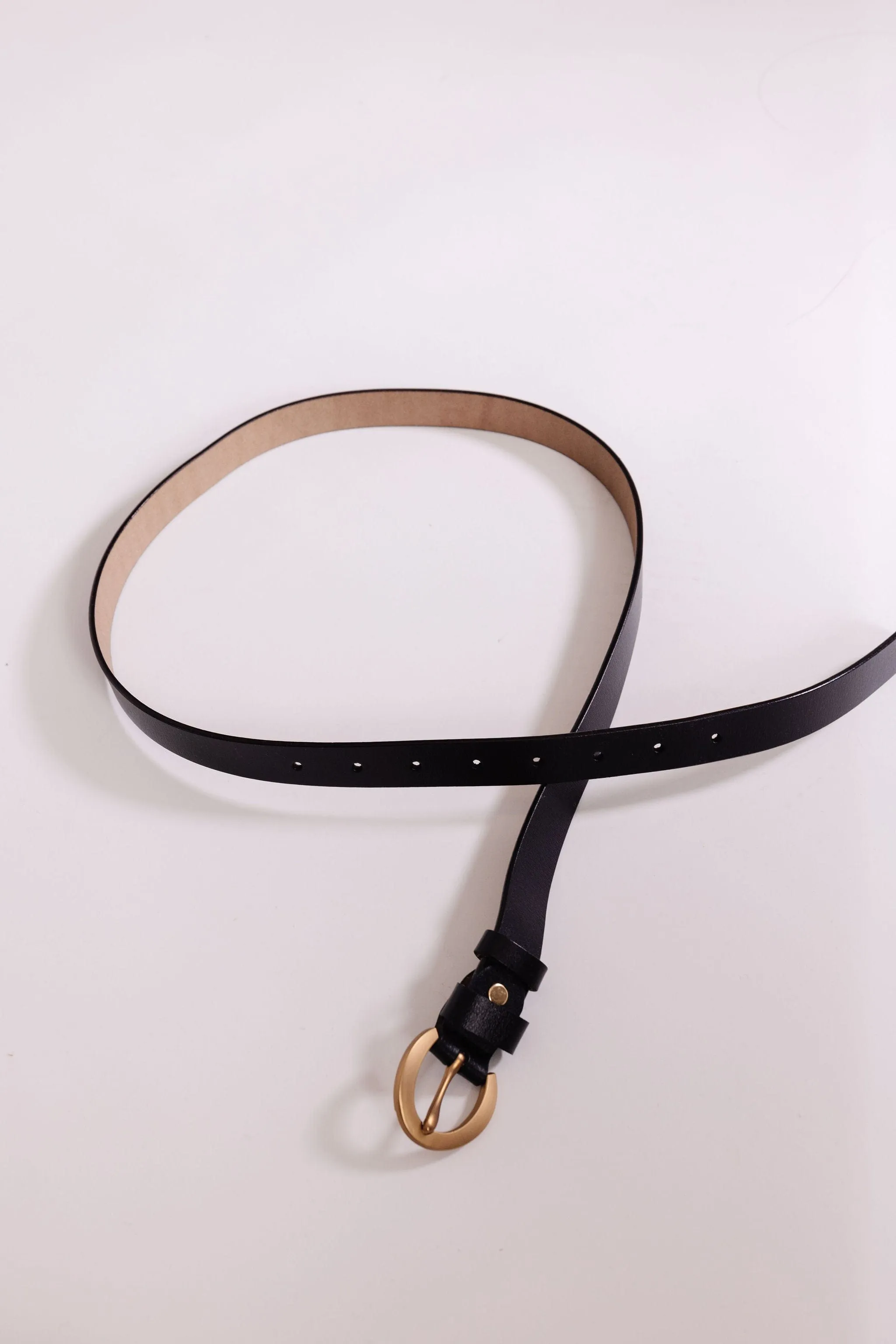 Curved Buckle Belt in Black