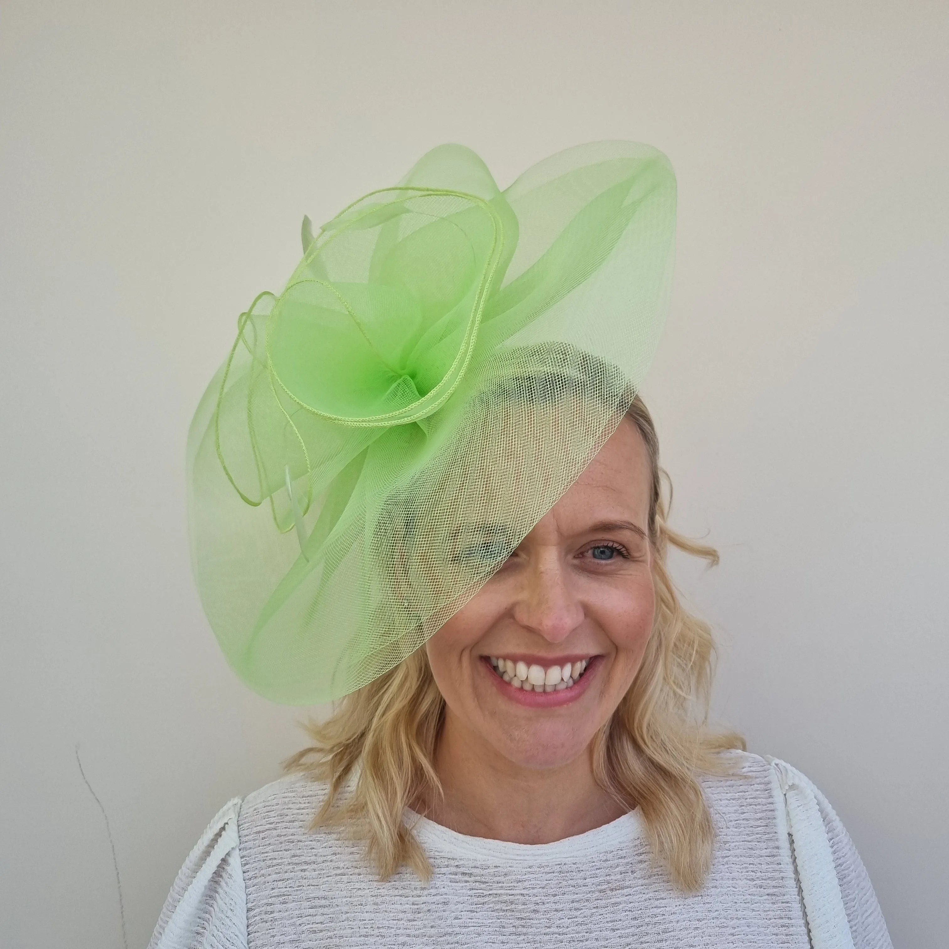 JBees JB24/13 Large Crin Hatinator in Greens