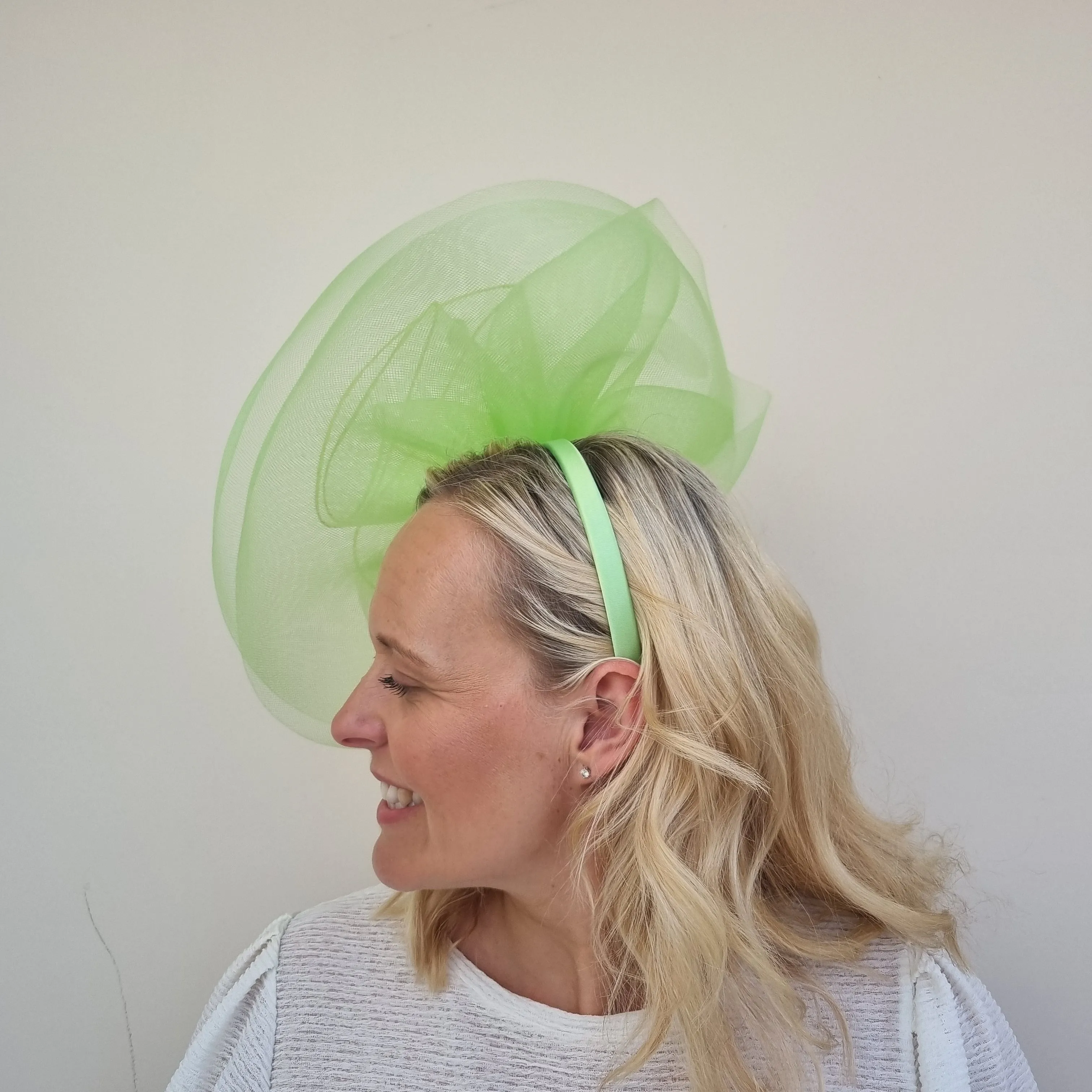 JBees JB24/13 Large Crin Hatinator in Greens