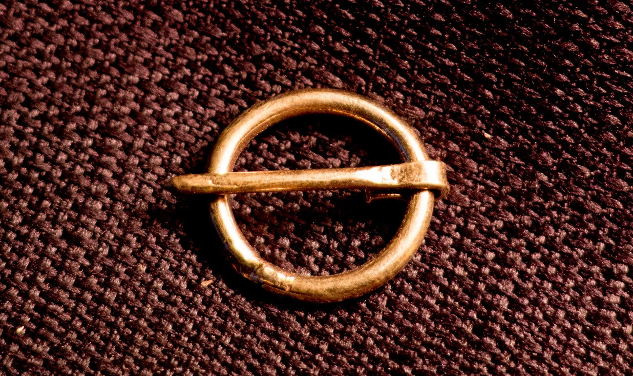 Simple Small Annular Brooch - W-71